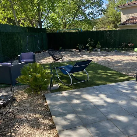Holiday home Maison Au Calme Avignon